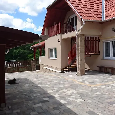 Be-la 2 Vendeghaz Guest house *